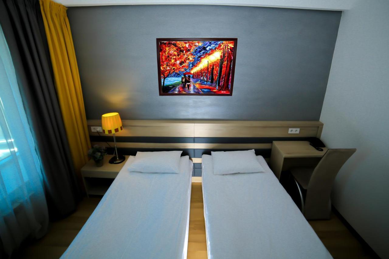 Astra Hotel Алмати Екстер'єр фото