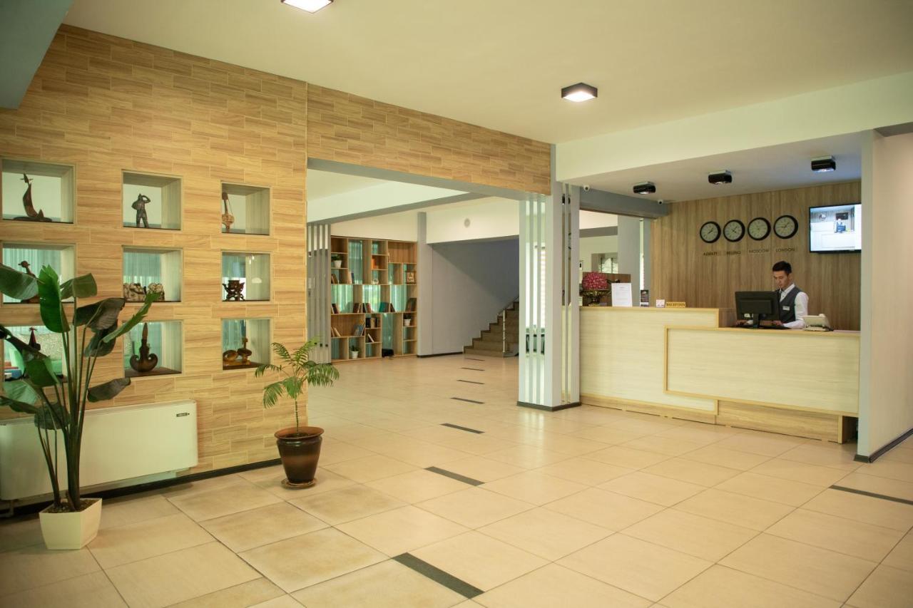 Astra Hotel Алмати Екстер'єр фото